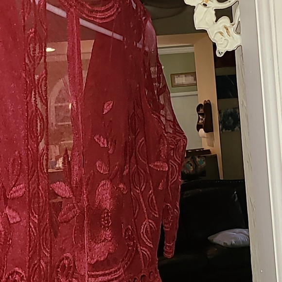 E'leter lace overlay romper midi length. Lovely burgundy in color sz Small(#595) - Picture 10 of 17
